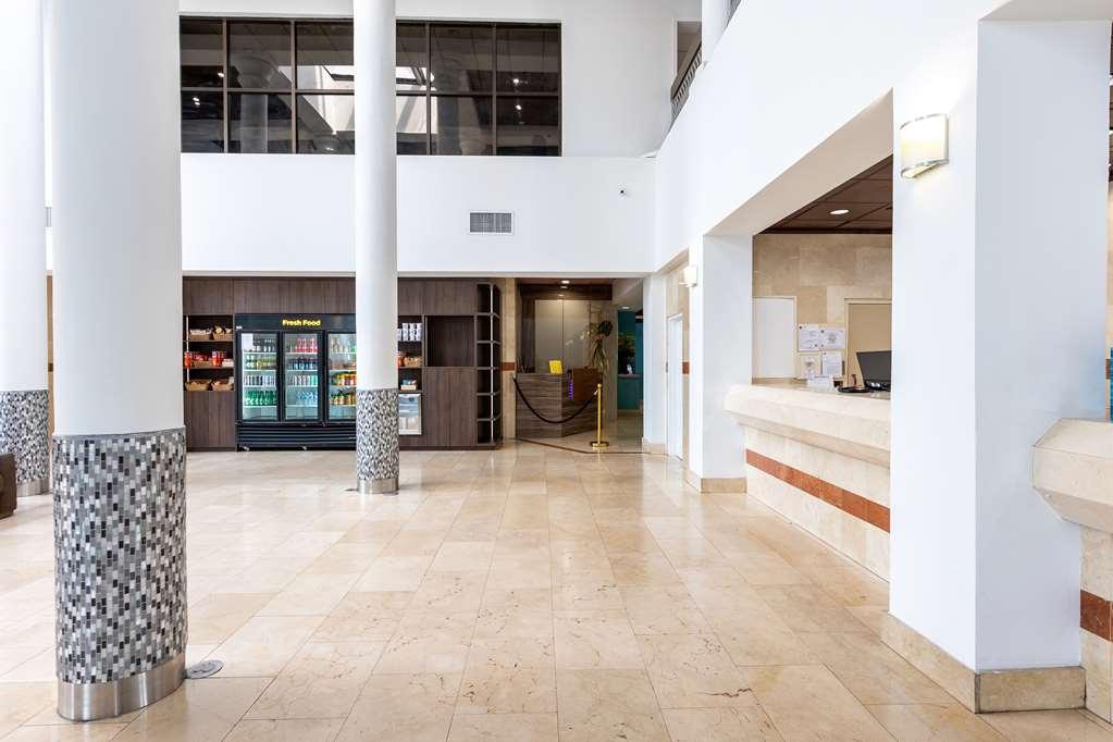 Отель Regency Miami Airport By Sonesta Интерьер фото